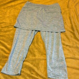 Kimmery Capri Leggings For Tennis or Golf, Deep Pocket on Right Side Sz M